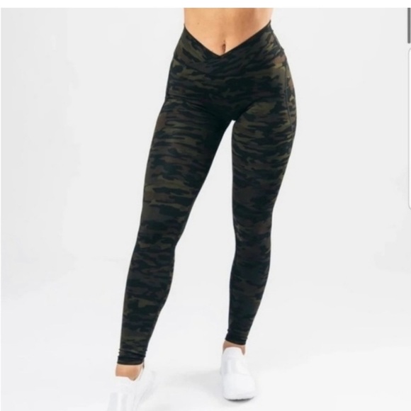 Alphalete Surface Power Leggings - Picture 2 of 11